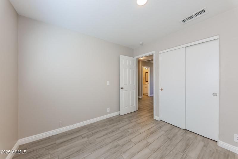 015-photo-bedroom-14979743