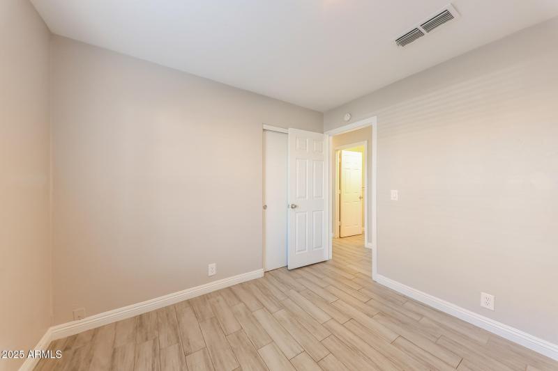 017-photo-bedroom-14979745