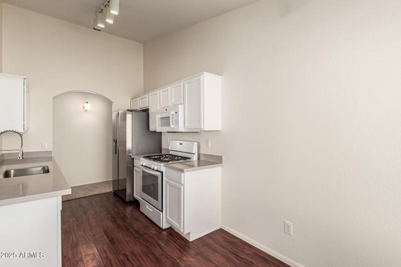 Kitchen w/ updated counters