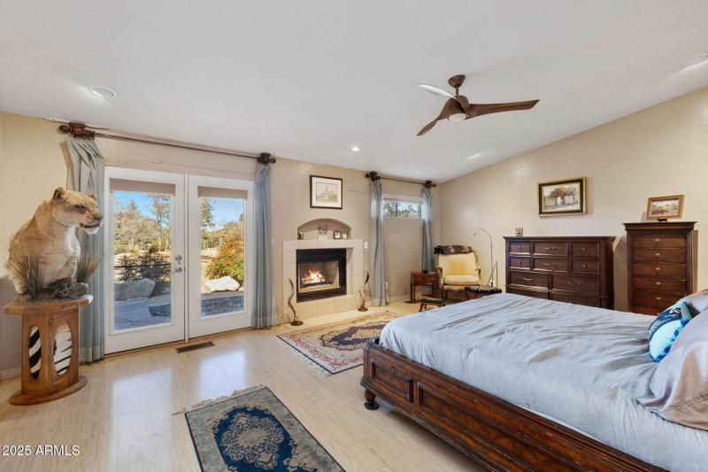 25-Primary Bedroom (1)