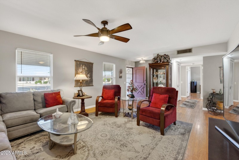 11_10001_W_Burns_Dr11_mls