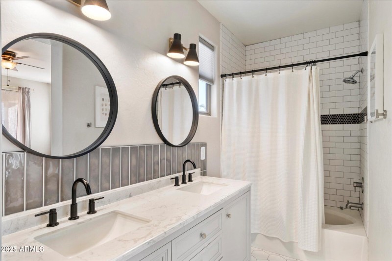 En-suite bathroom in primary