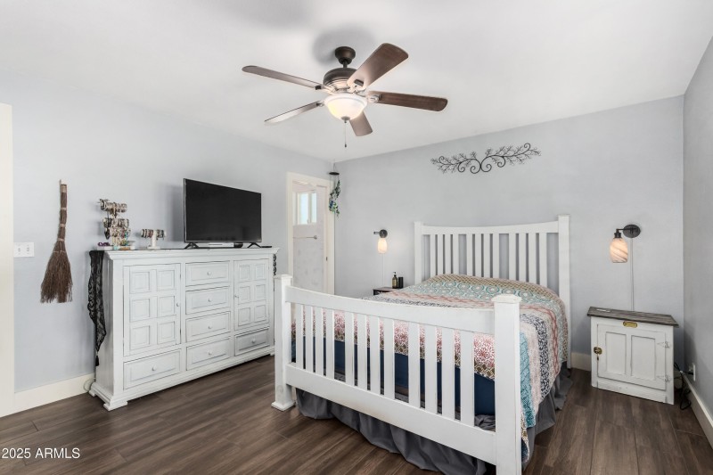 Master with Plantation shutters