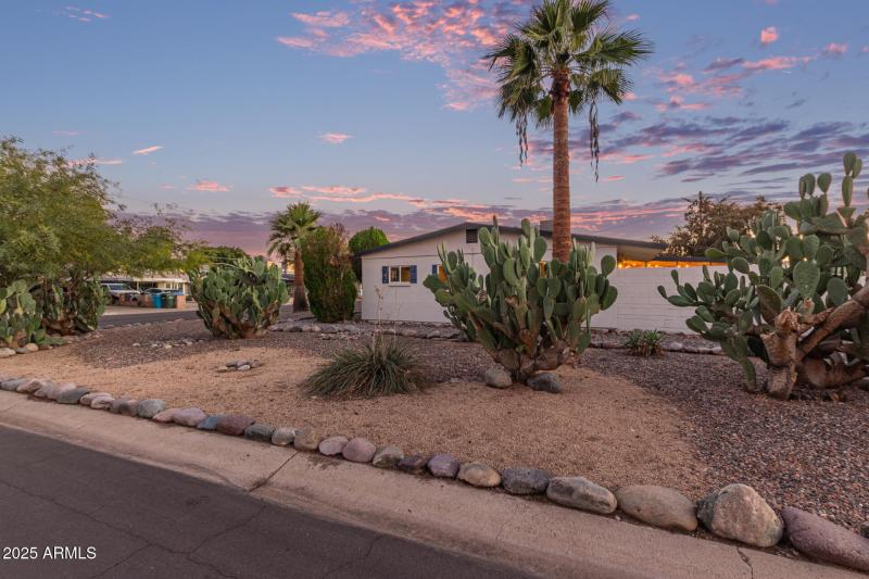 Huge Side Yard - ADU possibility