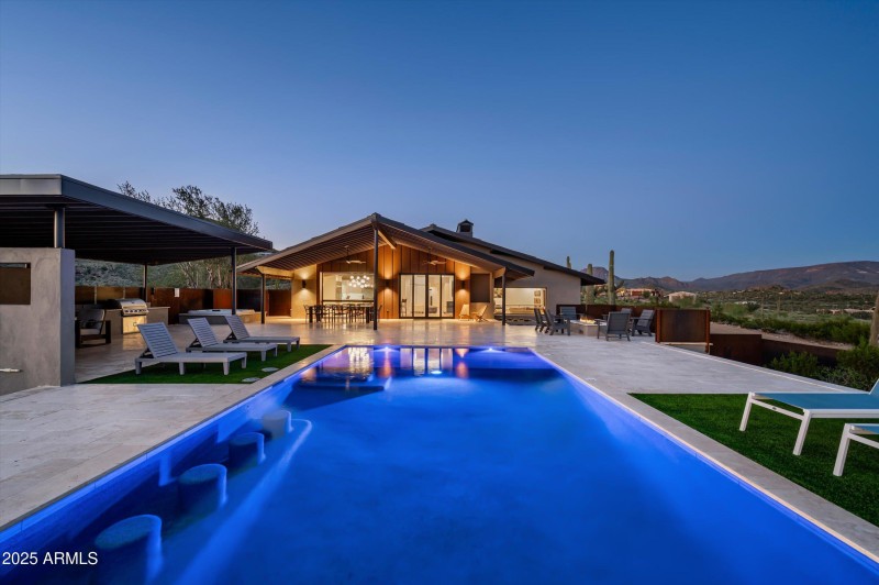 Dream Resort Backyard