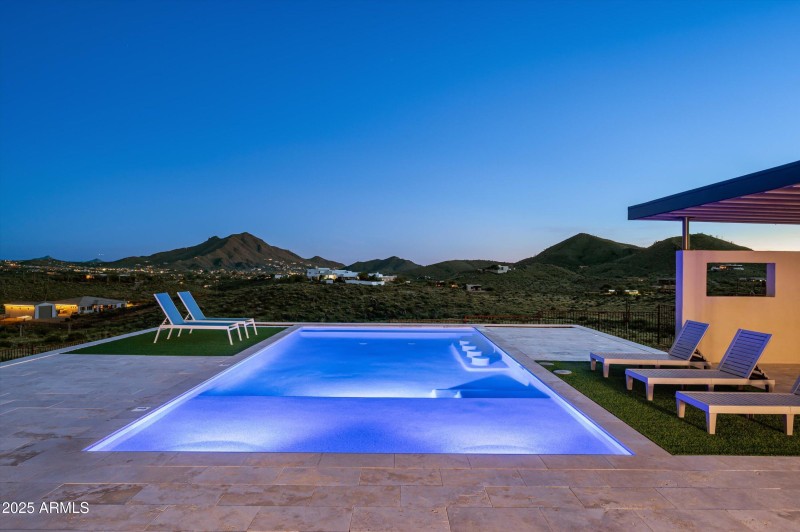 Built-in Pool Features