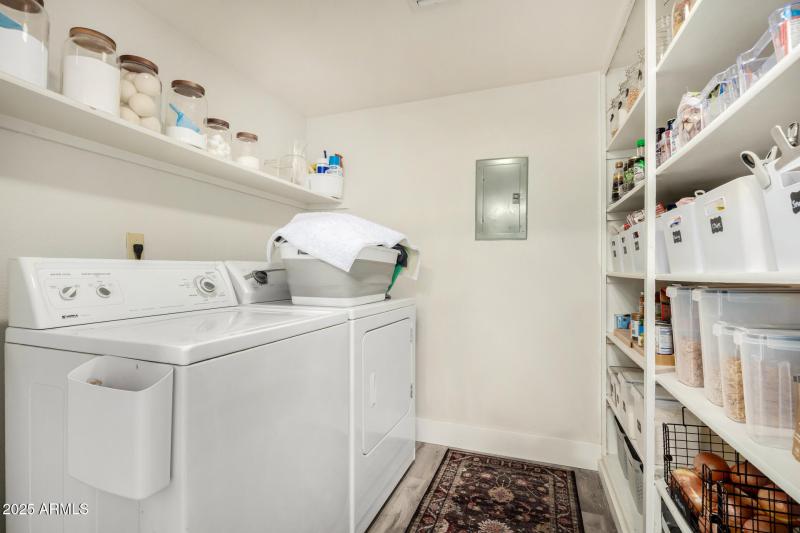 Laundry and Patry downstairs - Southern