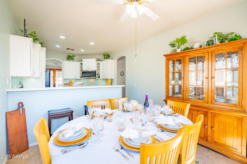 Spacious Dining or Breakfast Nook