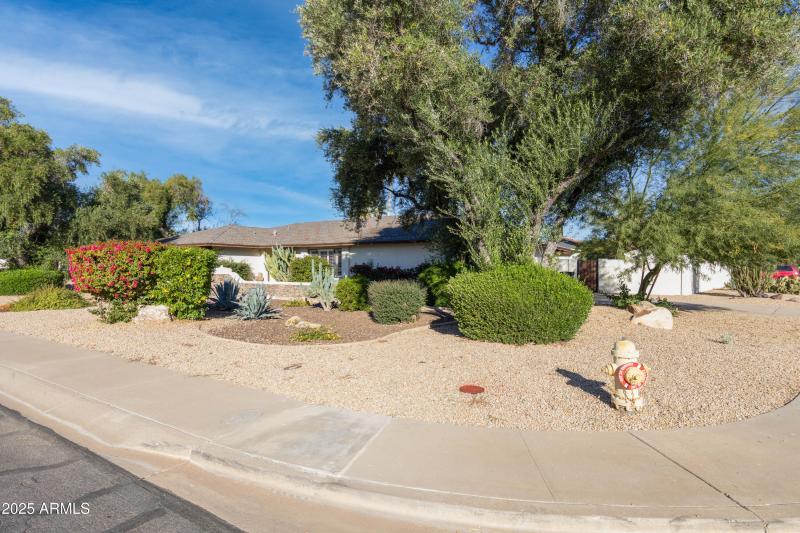 E Sharon Dr. (5728)-28