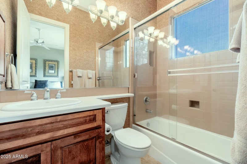 2nd Bedroom's Full Bathroom