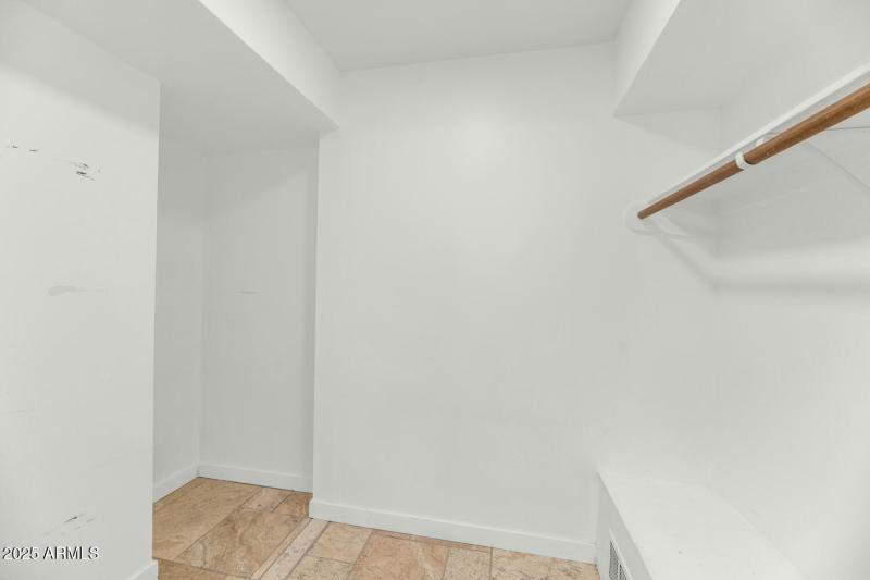 Bedroom 3 - walk-in closet