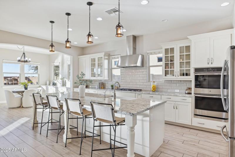 Luxury Kitchen Breakfast BarA