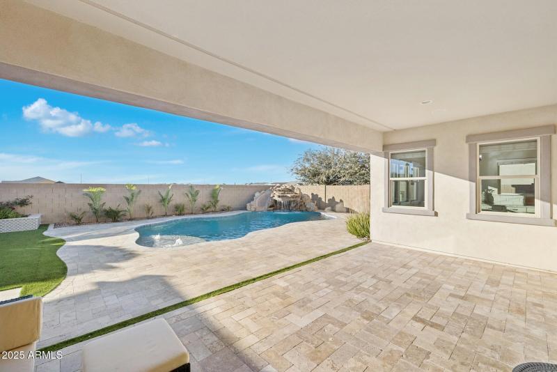 Oversized Travertine Patio A