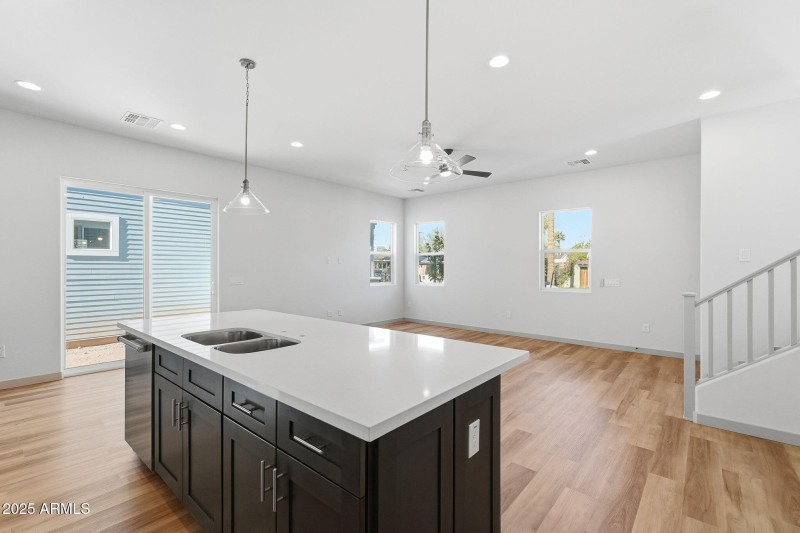 122 W HOLCOMB Lane, Phoenix, AZ 85003