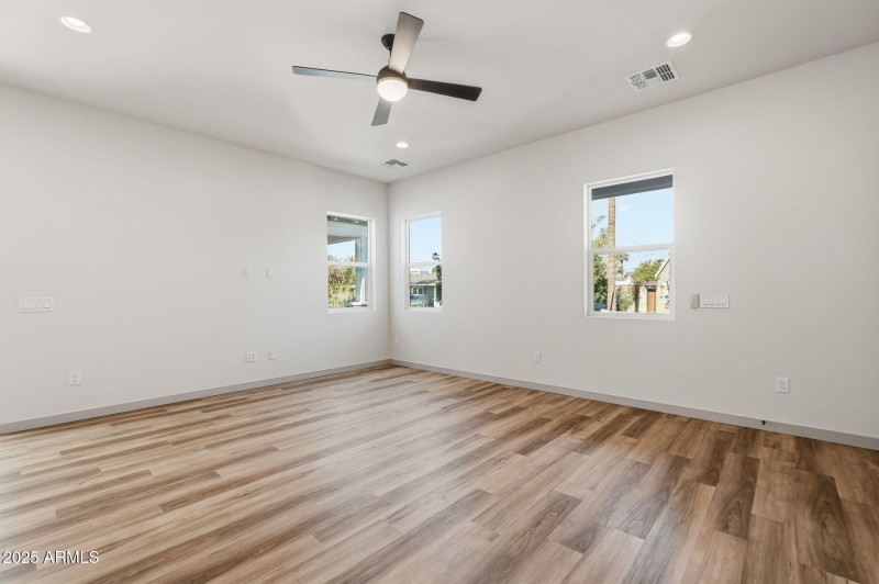 122 W HOLCOMB Lane, Phoenix, AZ 85003