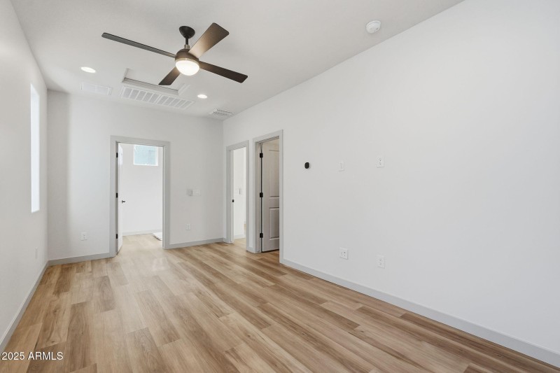 122 W HOLCOMB Lane, Phoenix, AZ 85003