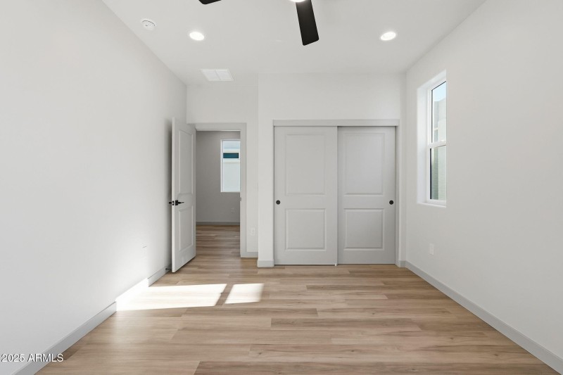 122 W HOLCOMB Lane, Phoenix, AZ 85003