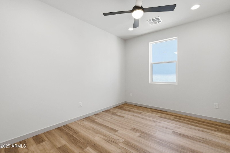 122 W HOLCOMB Lane, Phoenix, AZ 85003