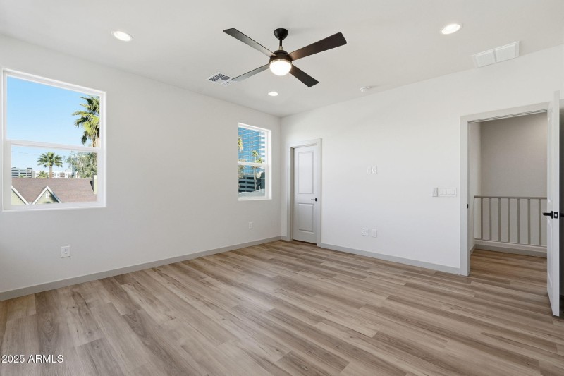 122 W HOLCOMB Lane, Phoenix, AZ 85003