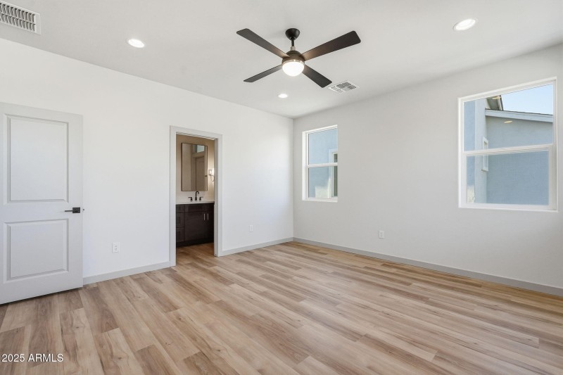 122 W HOLCOMB Lane, Phoenix, AZ 85003