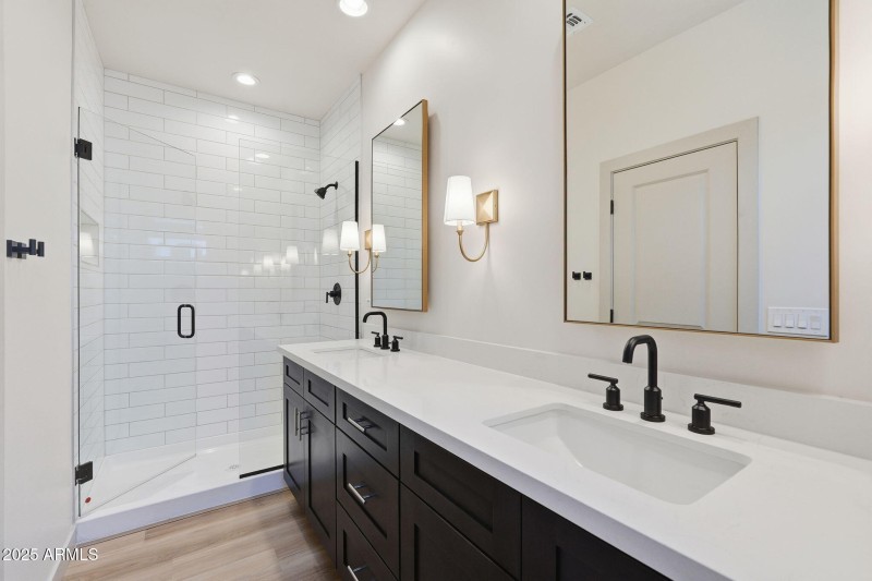 122 W HOLCOMB Lane, Phoenix, AZ 85003