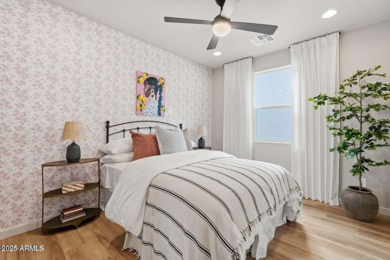 20251203222040842790000000-o