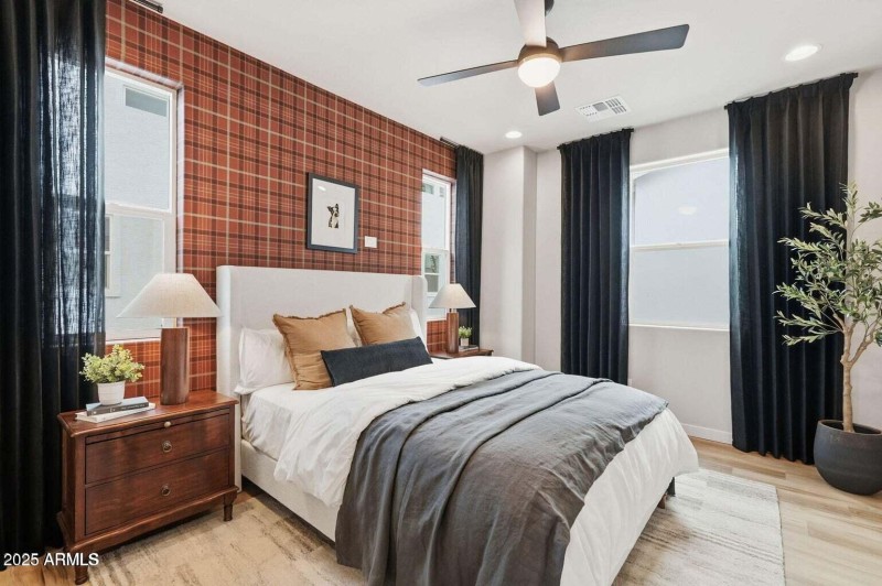 20251203222040755273000000-o