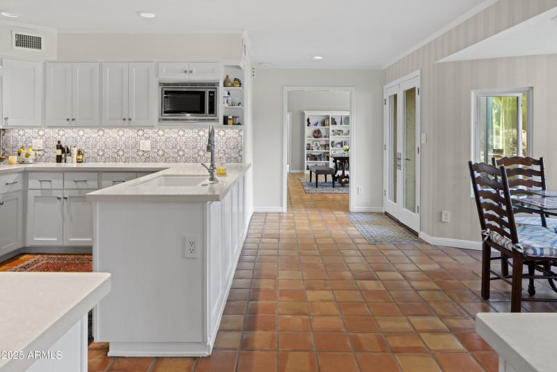 Kitchen & Breakfast Room