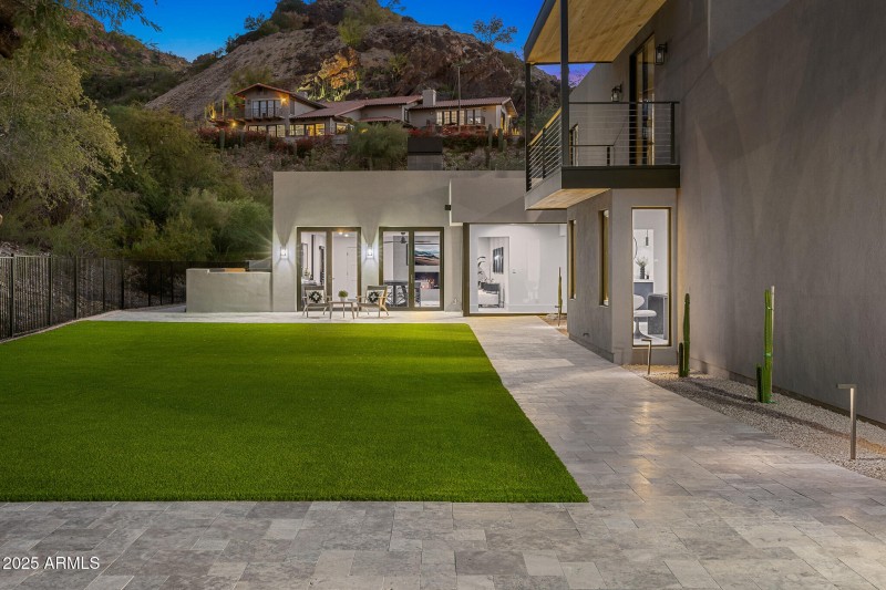 backyard courtyard lounge