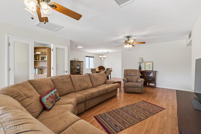 18_10331_W_Prairie_Hills_Cir18_mls