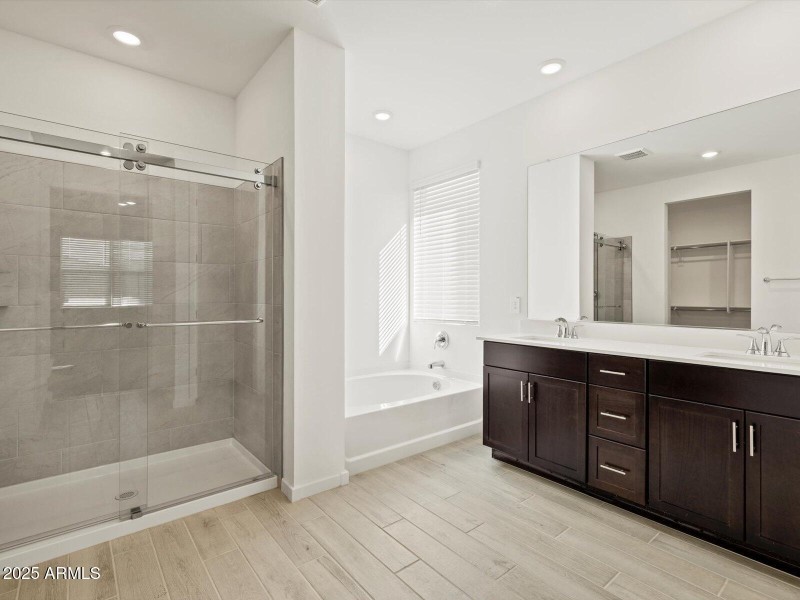 Primary Bath - Upgraded Shower!