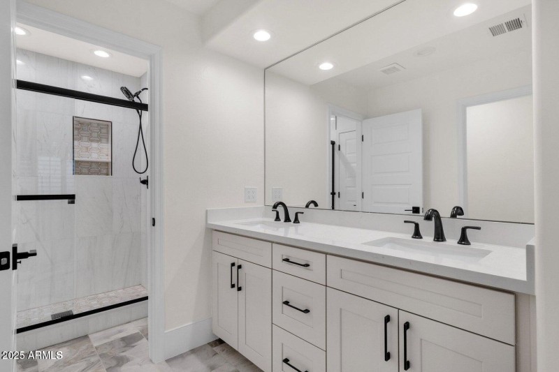 20251023210052791384000000-o