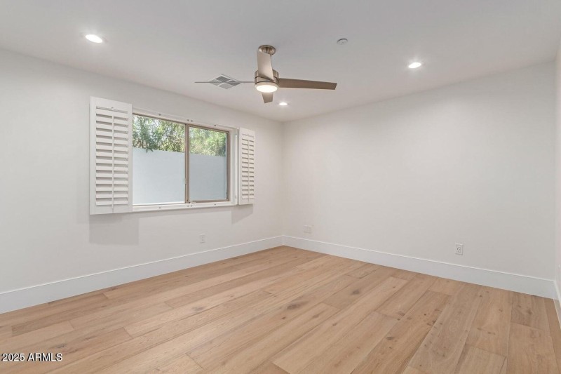 20251025222542648808000000-o