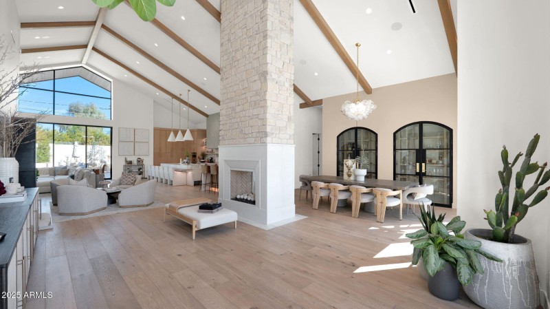 33-web-or-mls-P1243327