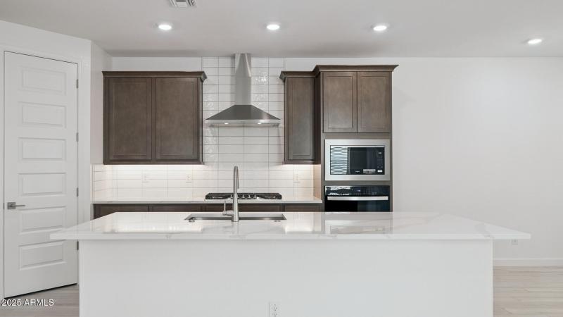 3985_Phoenician_Lot 2078_Aloravita_Peori