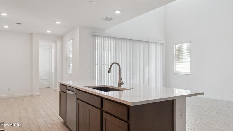 3985_Phoenician_Lot 2078_Aloravita_Peori