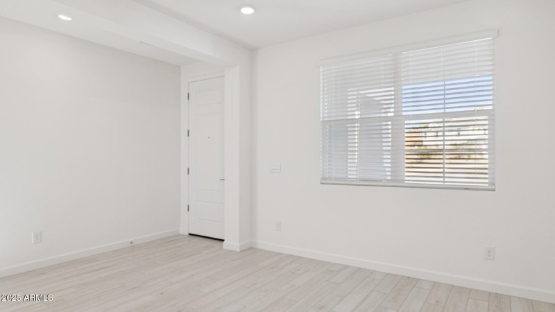 3985_Phoenician_Lot 2081_Aloravita_Peori