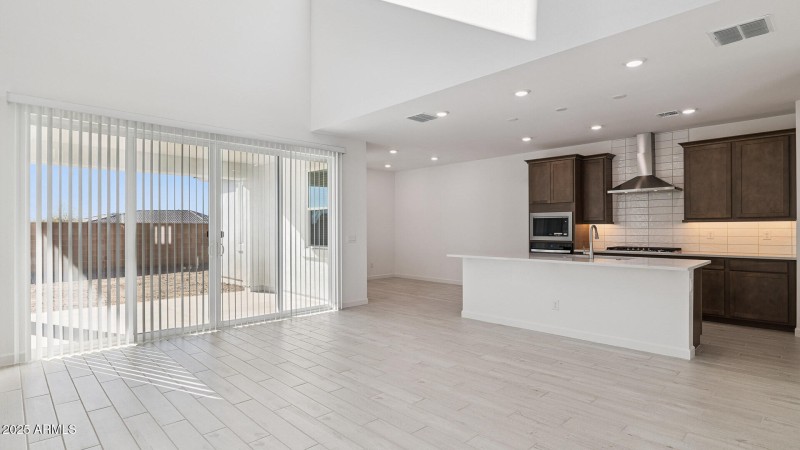 3985_Phoenician_Lot 2081_Aloravita_Peori