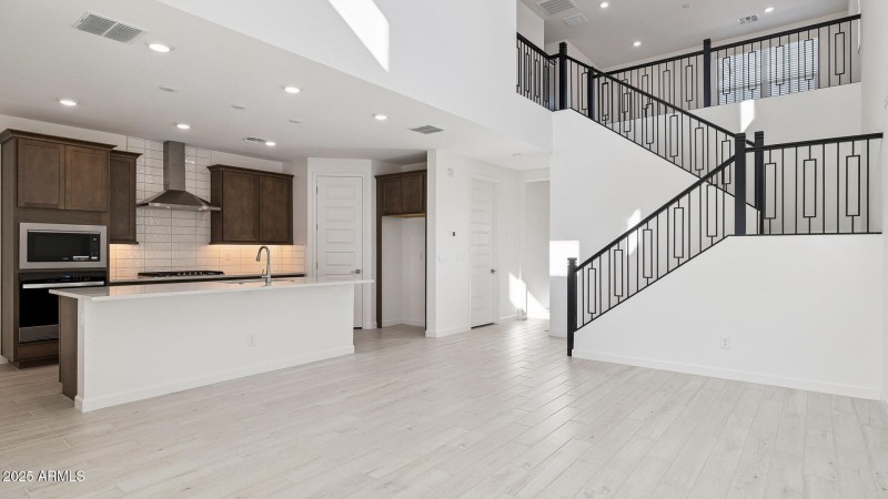 3985_Phoenician_Lot 2081_Aloravita_Peori