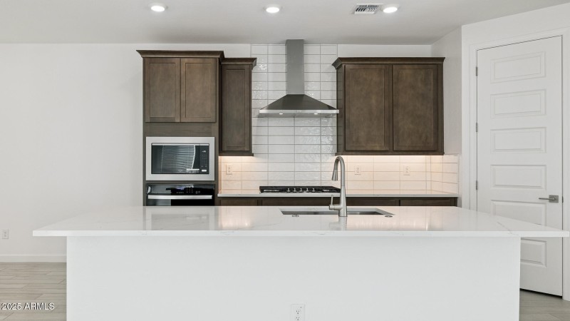 3985_Phoenician_Lot 2081_Aloravita_Peori