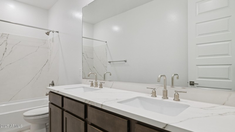 3985_Phoenician_Lot 2081_Aloravita_Peori