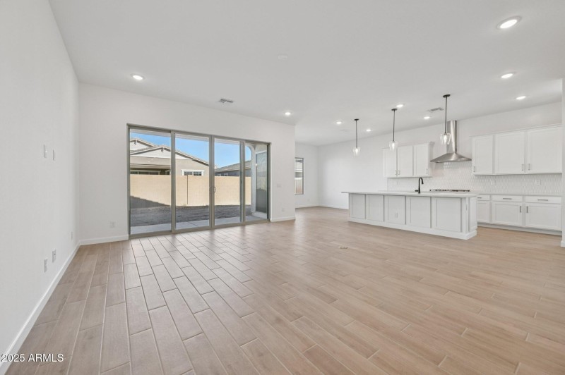 7-web-or-mls-E Stirrup St-S1212-007