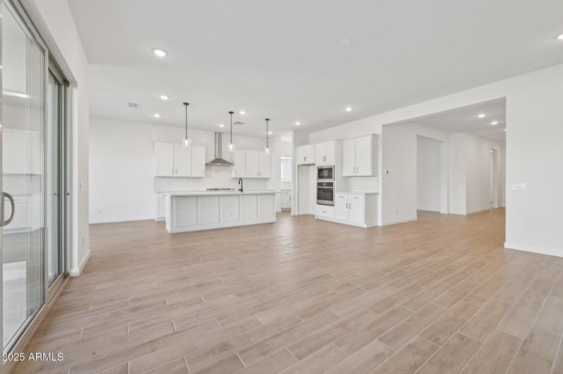 8-web-or-mls-E Stirrup St-S1212-008