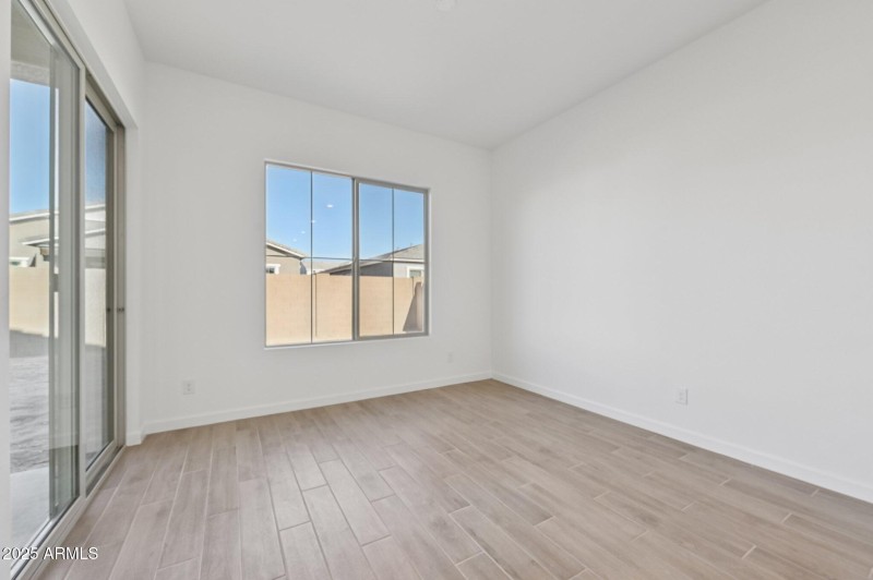 10-web-or-mls-E Stirrup St-S1212-010