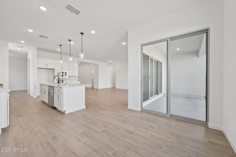 11-web-or-mls-E Stirrup St-S1212-011