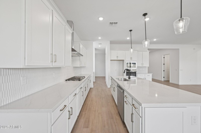 12-web-or-mls-E Stirrup St-S1212-012