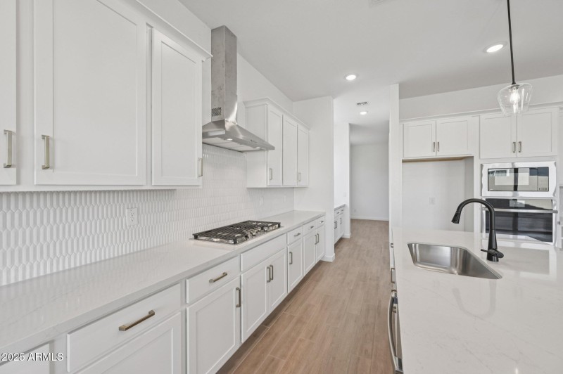 13-web-or-mls-E Stirrup St-S1212-013