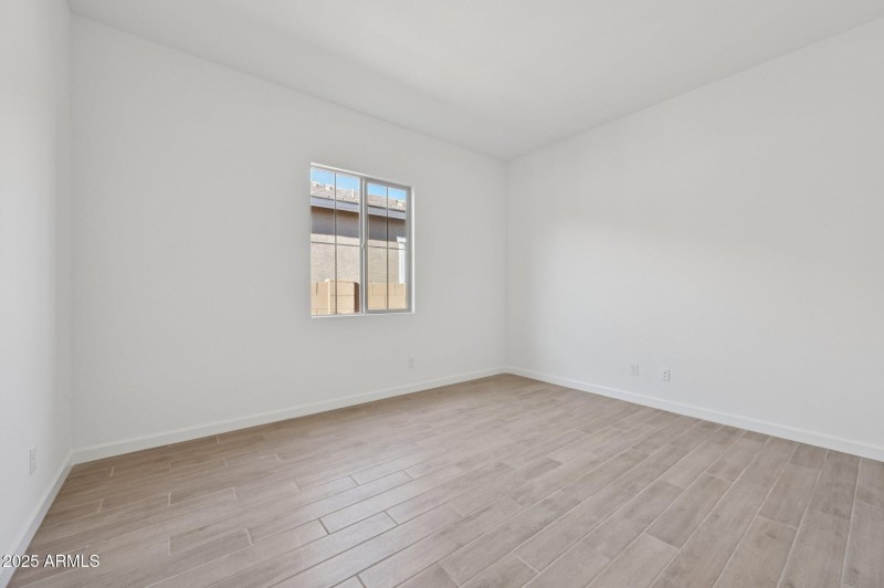 19-web-or-mls-E Stirrup St-S1212-019