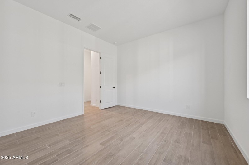 20-web-or-mls-E Stirrup St-S1212-020