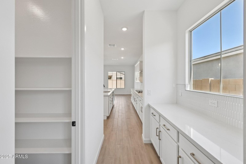 33-web-or-mls-E Stirrup St-S1212-033